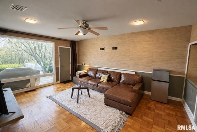 4036 N BROOKMONT Road, Peoria, IL 61614