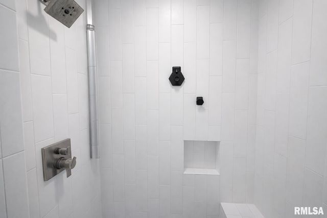 4036 N BROOKMONT Road, Peoria, IL 61614