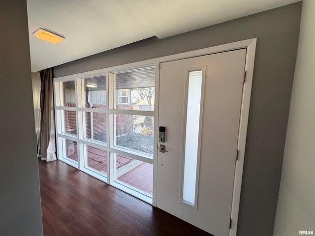 4036 N BROOKMONT Road, Peoria, IL 61614