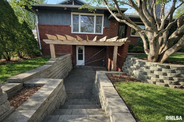 4036 N BROOKMONT Road, Peoria, IL 61614