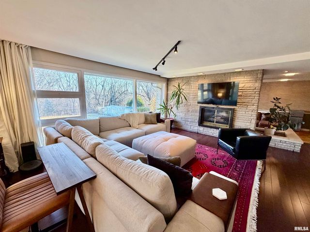 4036 N BROOKMONT Road, Peoria, IL 61614