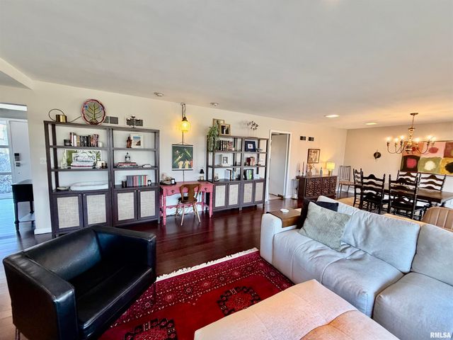 4036 N BROOKMONT Road, Peoria, IL 61614