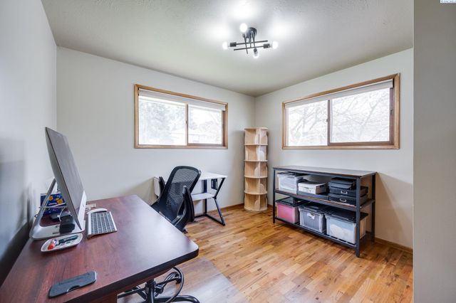 1810 NW Deane Street, Pullman, WA 99163