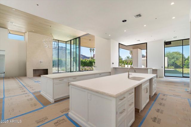 6528 N 60TH Street, Paradise Valley, AZ 85253