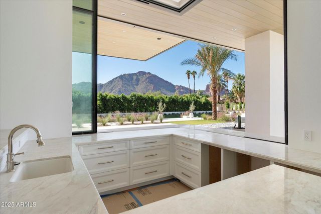 6528 N 60TH Street, Paradise Valley, AZ 85253