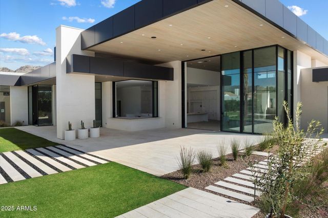 6528 N 60TH Street, Paradise Valley, AZ 85253