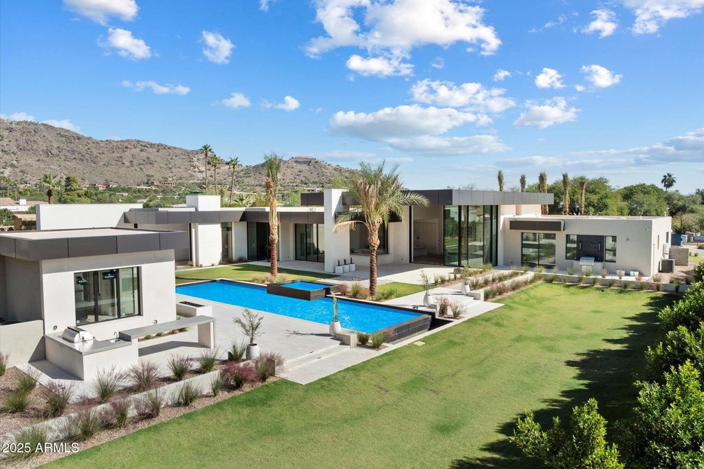 6528 N 60TH Street, Paradise Valley, AZ 85253