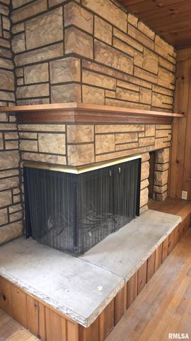 1028 COYNE CENTER Road, Milan, IL 61264