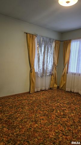 1028 COYNE CENTER Road, Milan, IL 61264