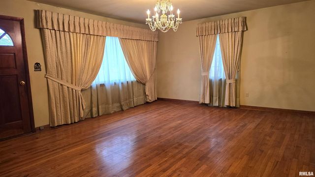 1028 COYNE CENTER Road, Milan, IL 61264