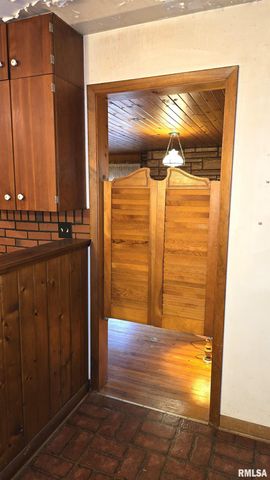 1028 COYNE CENTER Road, Milan, IL 61264