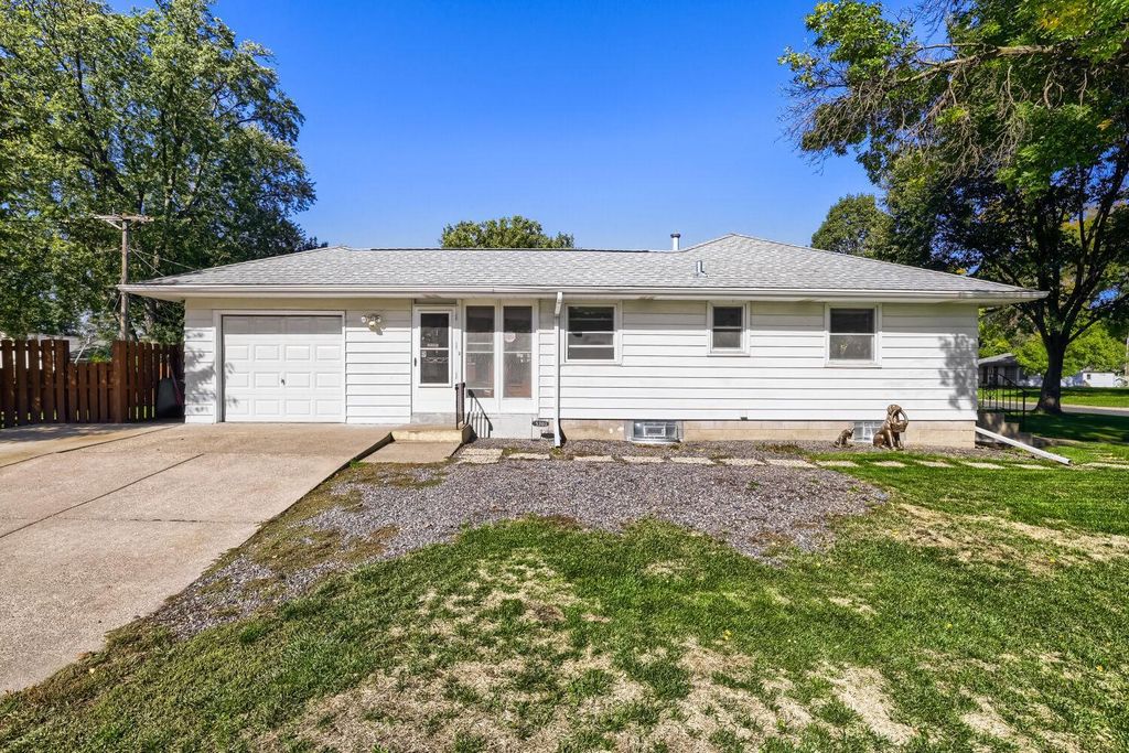 5301 Penn Avenue N, Brooklyn Center, MN 55430 — exterior