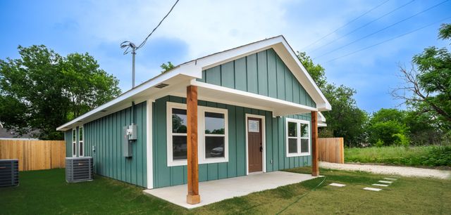 1333 E Palestine, Mexia, TX 76667