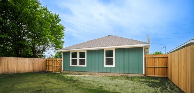 1333 E Palestine, Mexia, TX 76667