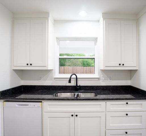 1333 E Palestine, Mexia, TX 76667