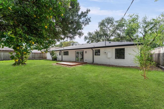 5438 Wigton Drive, Houston, TX 77096