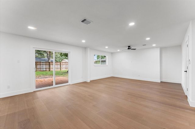 5438 Wigton Drive, Houston, TX 77096