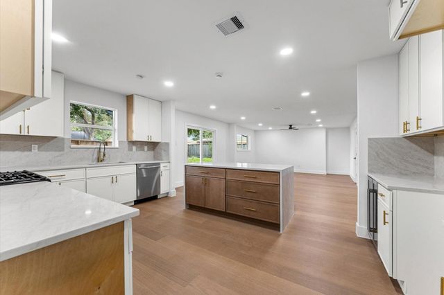 5438 Wigton Drive, Houston, TX 77096
