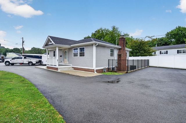 165 Garfield Ave, Chelsea, MA 02150