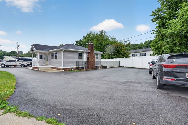 165 Garfield Ave, Chelsea, MA 02150