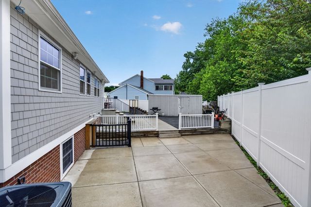 165 Garfield Ave, Chelsea, MA 02150