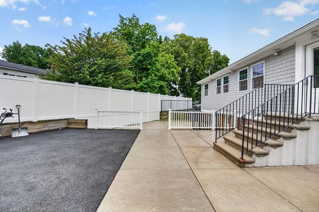 165 Garfield Ave, Chelsea, MA 02150