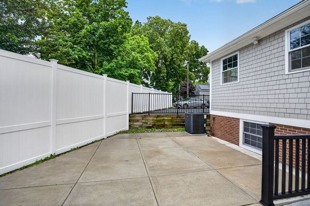 165 Garfield Ave, Chelsea, MA 02150