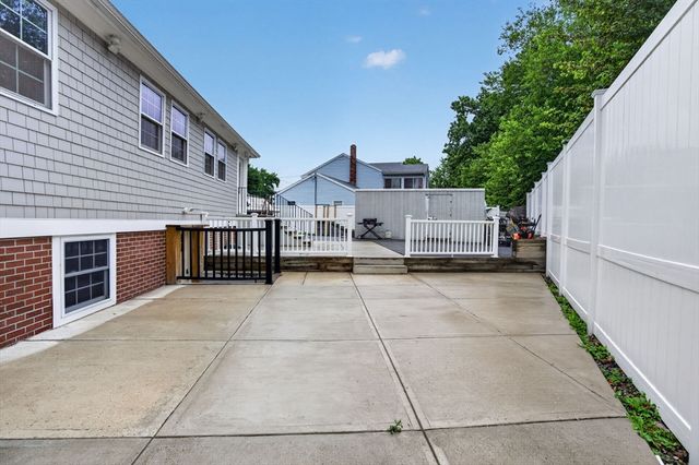 165 Garfield Ave, Chelsea, MA 02150
