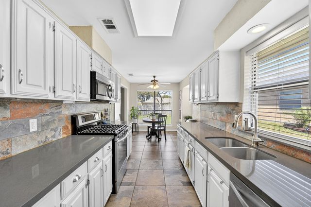 2621 Winterlake Drive, Carrollton, TX 75006