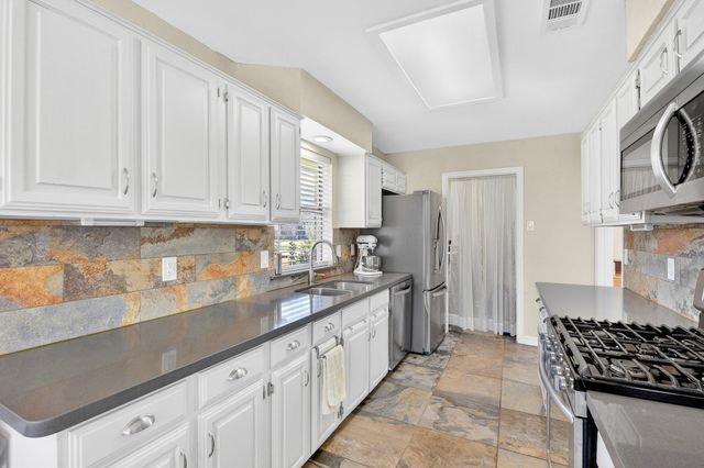 2621 Winterlake Drive, Carrollton, TX 75006