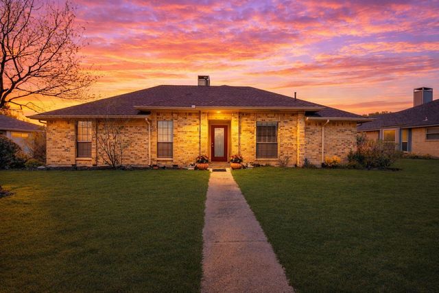 2621 Winterlake Drive, Carrollton, TX 75006