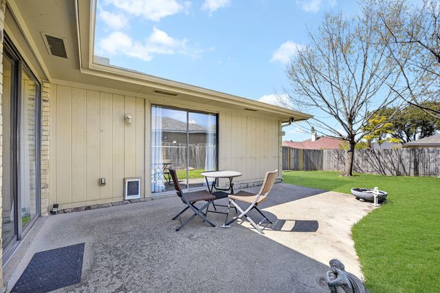 2621 Winterlake Drive, Carrollton, TX 75006