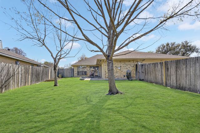 2621 Winterlake Drive, Carrollton, TX 75006