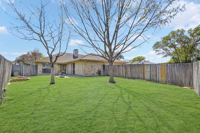 2621 Winterlake Drive, Carrollton, TX 75006