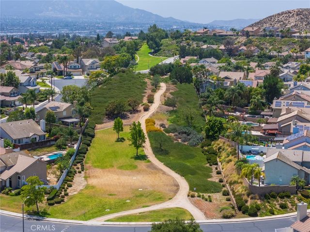 1898 Stonehaven, Corona, CA 92879
