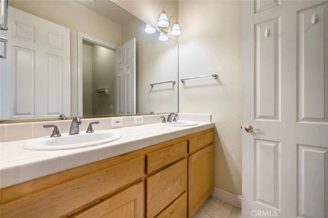 9680 N Willey Court, Fresno, CA 93720