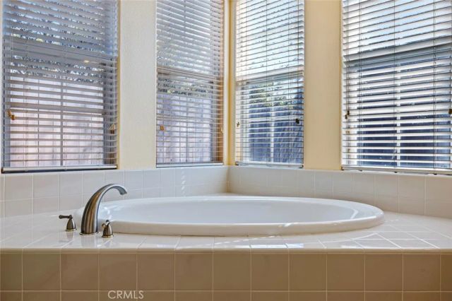 9680 N Willey Court, Fresno, CA 93720