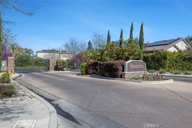 9680 N Willey Court, Fresno, CA 93720