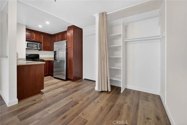 5520 Owensmouth Avenue 103, Woodland Hills, CA 91367