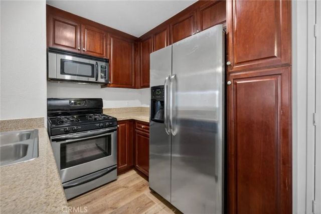 5520 Owensmouth Avenue 103, Woodland Hills, CA 91367