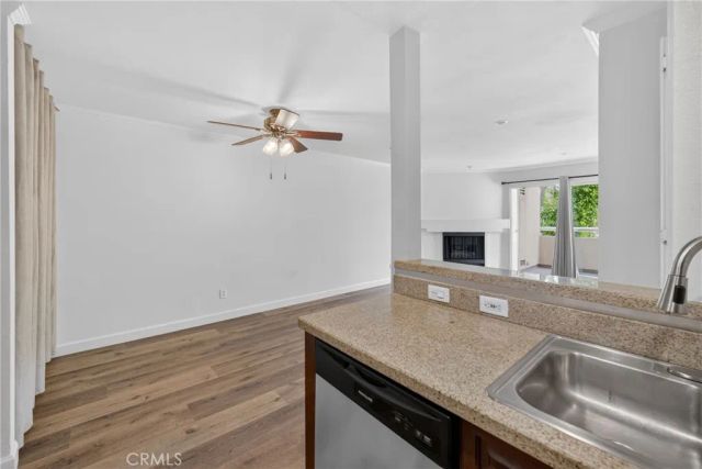 5520 Owensmouth Avenue 103, Woodland Hills, CA 91367