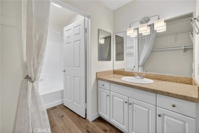 5520 Owensmouth Avenue 103, Woodland Hills, CA 91367