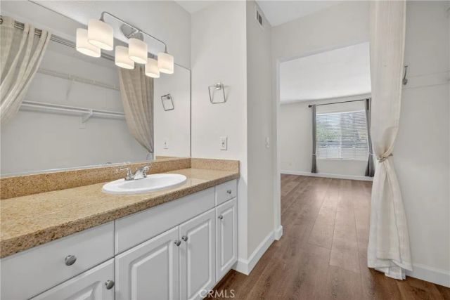 5520 Owensmouth Avenue 103, Woodland Hills, CA 91367