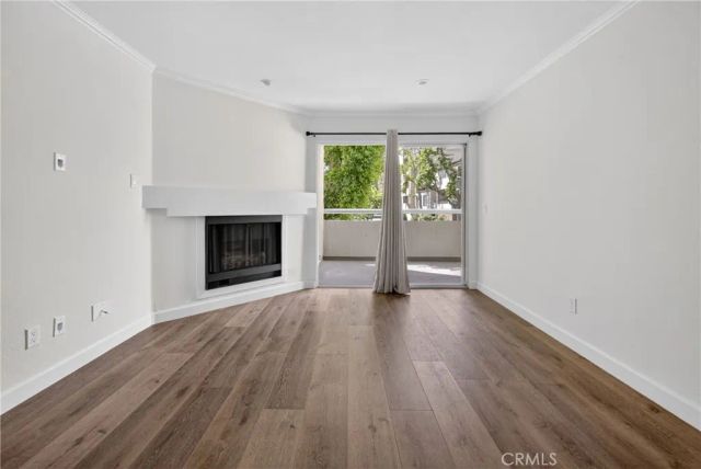 5520 Owensmouth Avenue 103, Woodland Hills, CA 91367