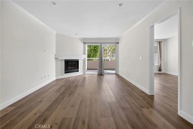 5520 Owensmouth Avenue 103, Woodland Hills, CA 91367