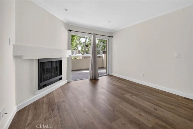 5520 Owensmouth Avenue 103, Woodland Hills, CA 91367