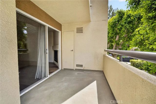 5520 Owensmouth Avenue 103, Woodland Hills, CA 91367