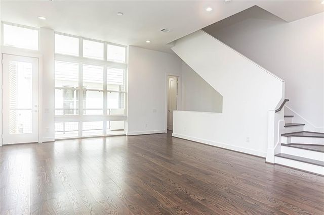 5868 E Post Oak Lane, Houston, TX 77055