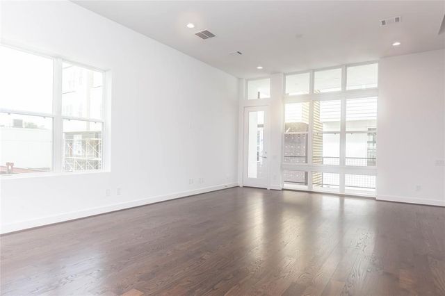 5868 E Post Oak Lane, Houston, TX 77055