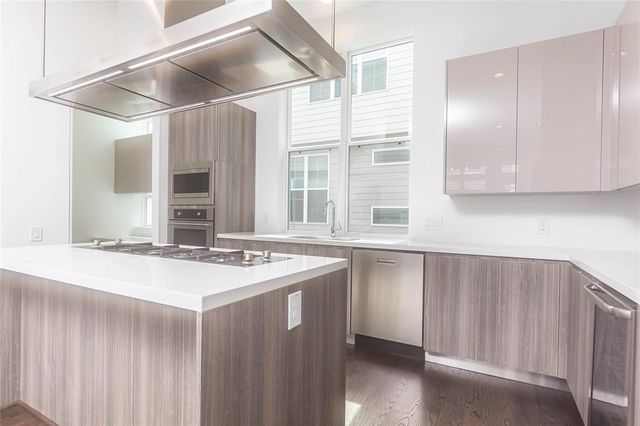 5868 E Post Oak Lane, Houston, TX 77055